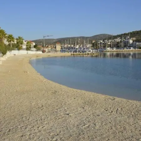 Beautiful Sea-view In Croatia Marina (Bossoglina)